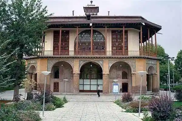 عمارت کلاه فرنگی در خیابان معلم