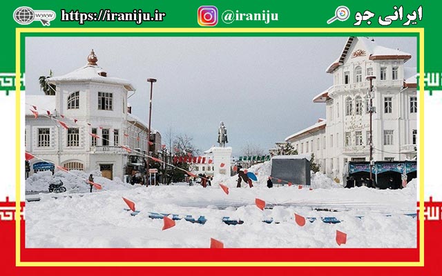 میدان شهرداری پوشیده از برف