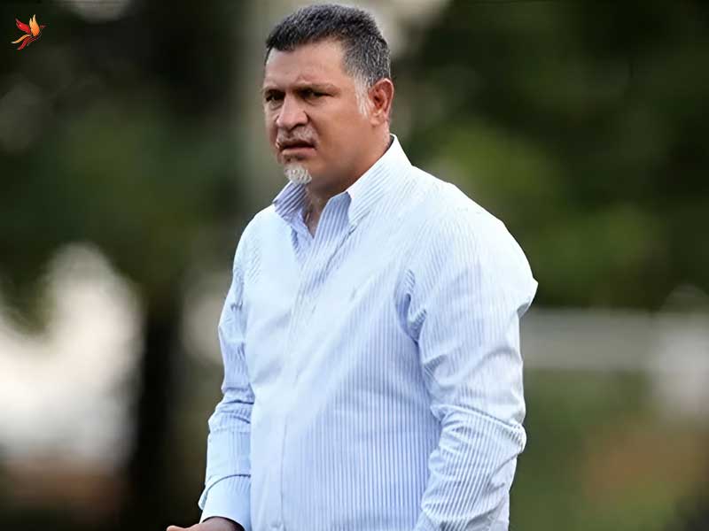 سرمربیگری و پشتیبانی تیم ها توسط علی دایی 