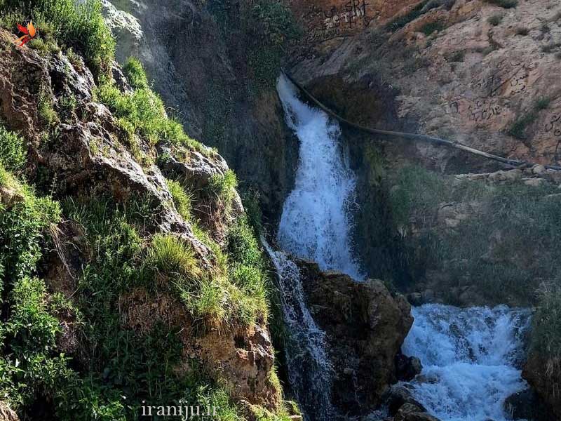 نمایی از چشمه کوهرنگ
