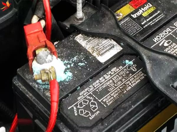 نشانه های خرابی باتری ماشین
