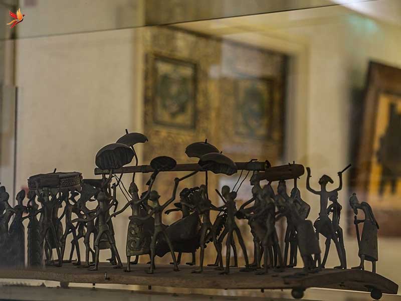 موزه هنر ملل بخشی از کاخ سفید که پیش از انقلاب، موزه شخصی فرح دیبا بود.