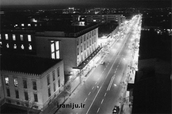 خیابان فردوسی در شب، ۱۳۴۵ خورشیدی (۱۹۶۶ میلادی) - عکس از محمود پاکزاد