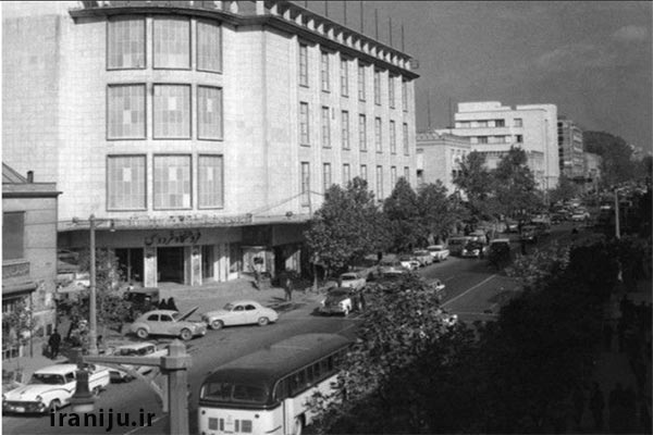 فروشگاه فردوسی، خیابان فردوسی، ۱۳۴۰ خورشیدی (۱۹۶۱ میلادی) - عکس از محمود پاکزاد