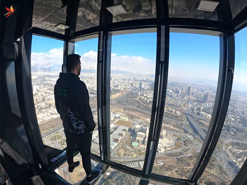 اتاق شیشه ای برج میلاد