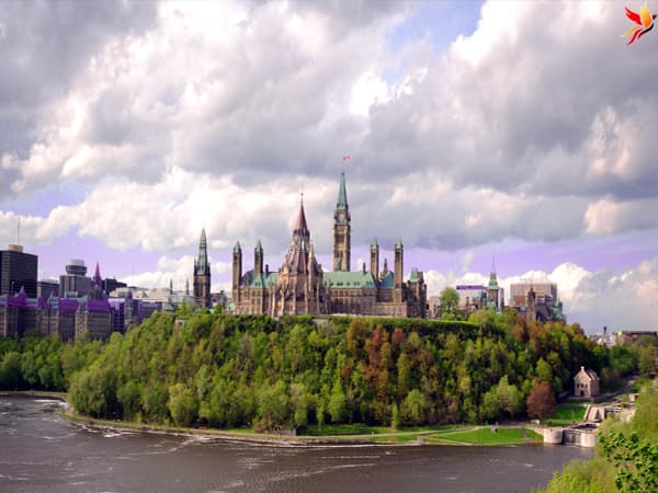 پارلیامنت هیل محور اصلی سیاسی در شهر Ottawa