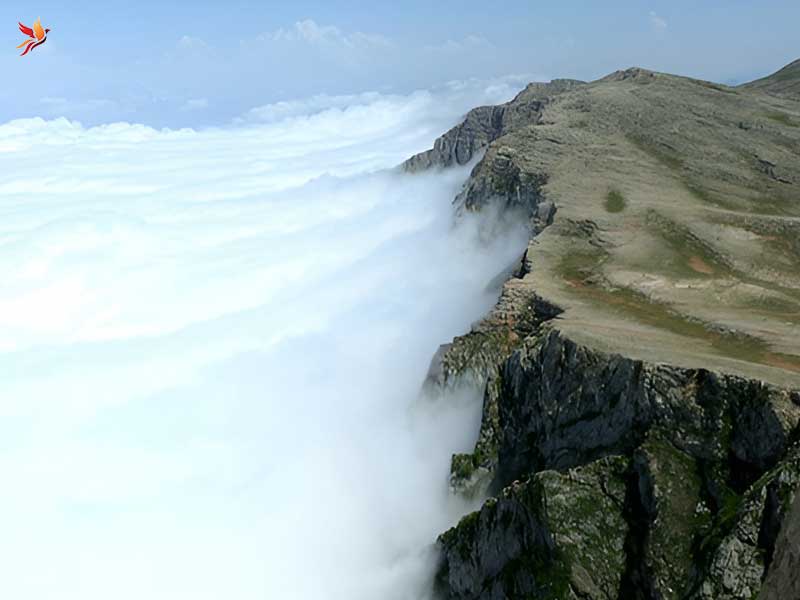 منطقه حفاظتشده سیاهرود و قله درفک در رودبار