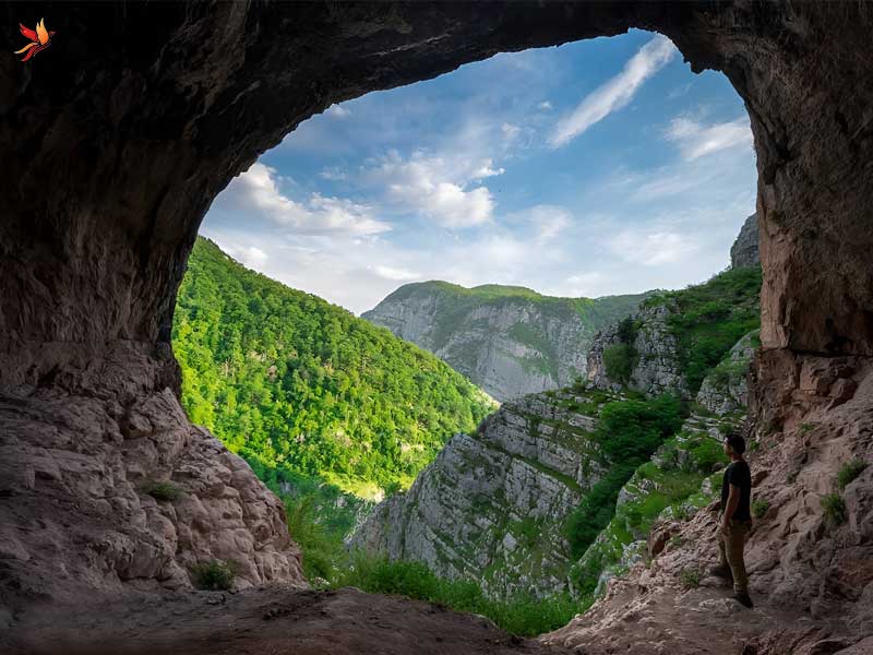 غار دربند رشی با آثار دوران کهن در رودبار