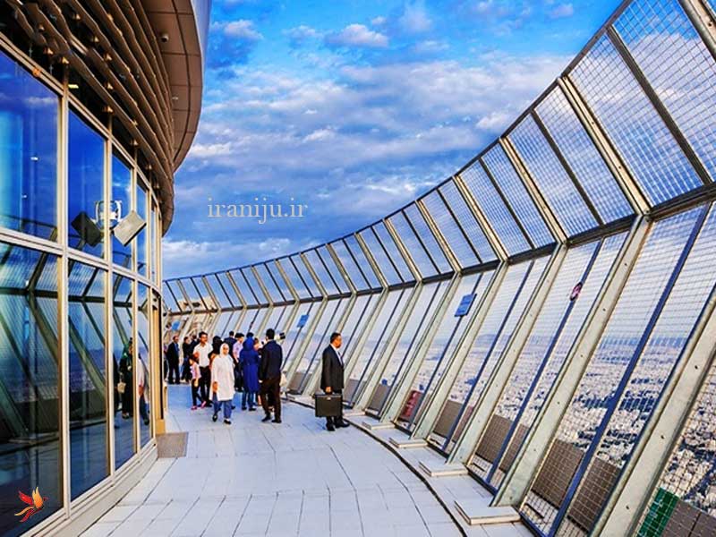 نمایی از سکوی دید باز برج میلاد تهران