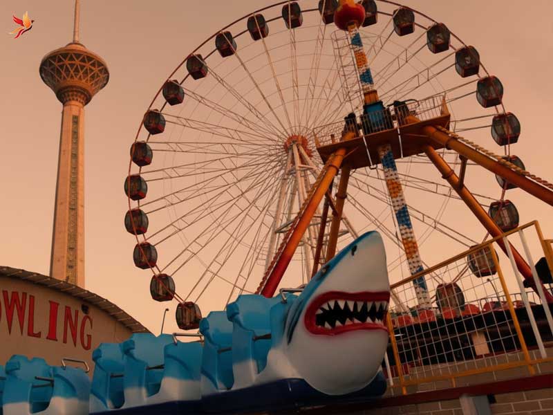 دستگاه‌های متنوع، فضای باز، و مجاورت با مجموعه‌ای از بهترین تفریحات تهران در شهربازی برج میلاد