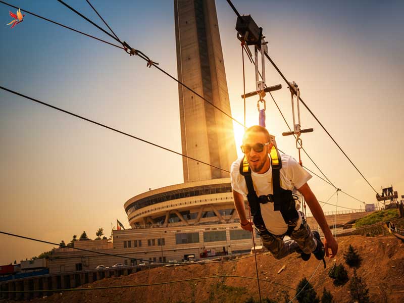 زیپ‌لاین و پل معلق در شهربازی برج میلاد