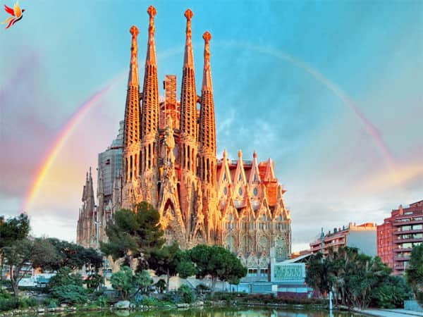 شهر بارسلونا یکی از معروف ترین و دیدنی ترین شهر های اسپانیا