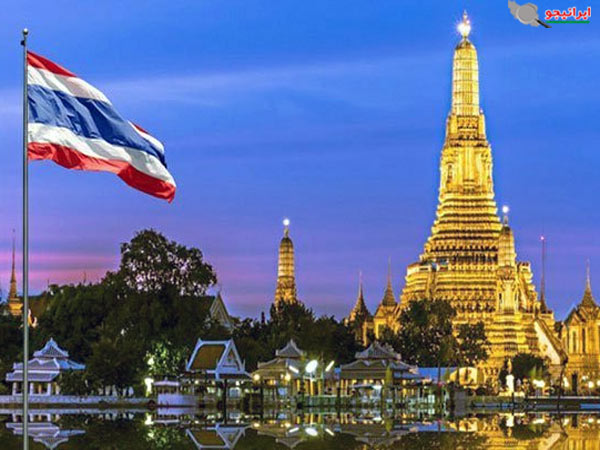 نمایی از پرچم سه رنگ تایلند