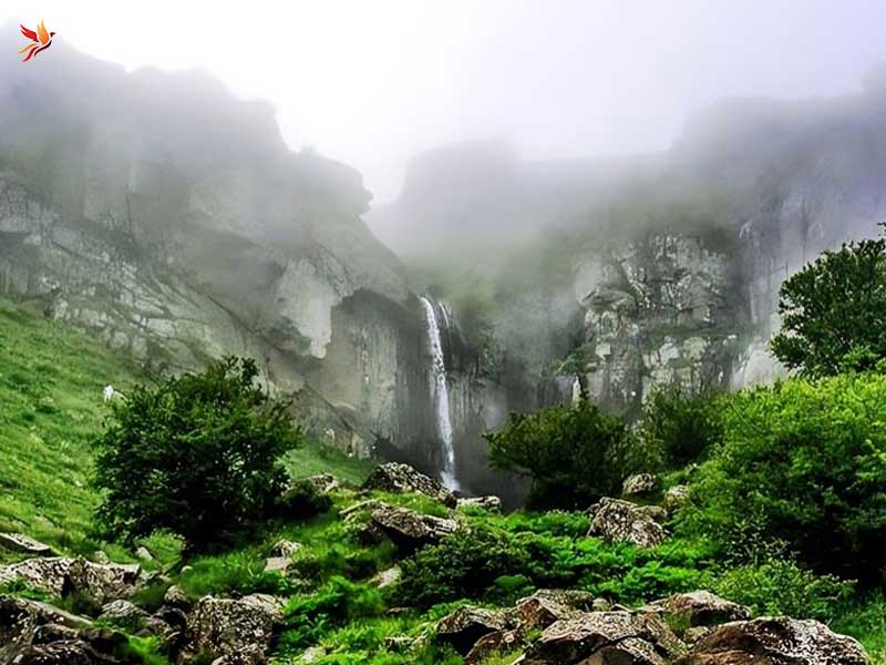 آبشار ورزان یکی از شاخههای اصلی رودخانه لیسار در تالش