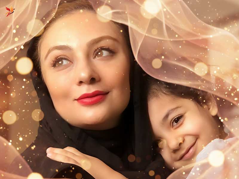 یکتا ناصر در کنار تنها فرزندش